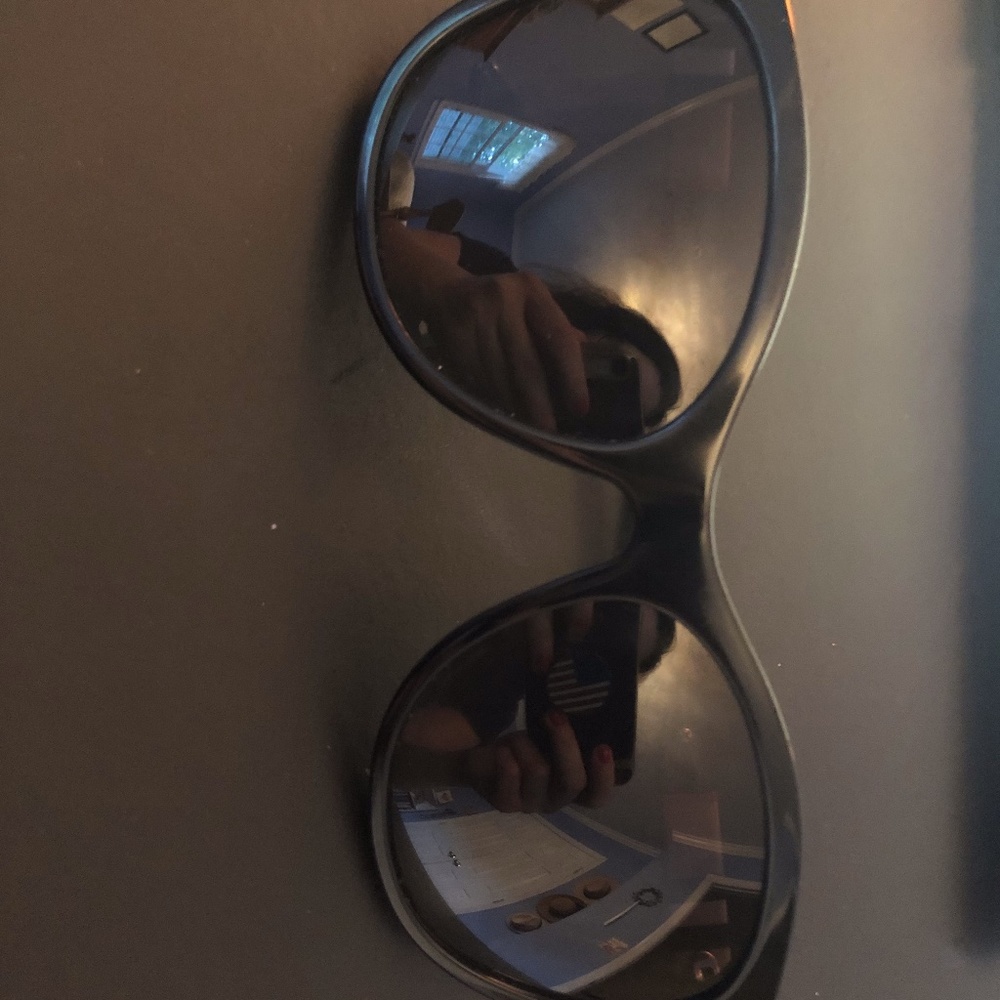 VGUC Burberry Sunglasses with Case